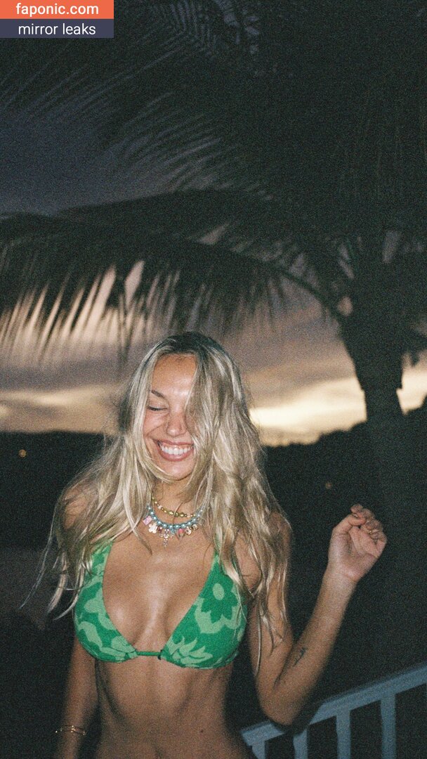 Alexis Ren