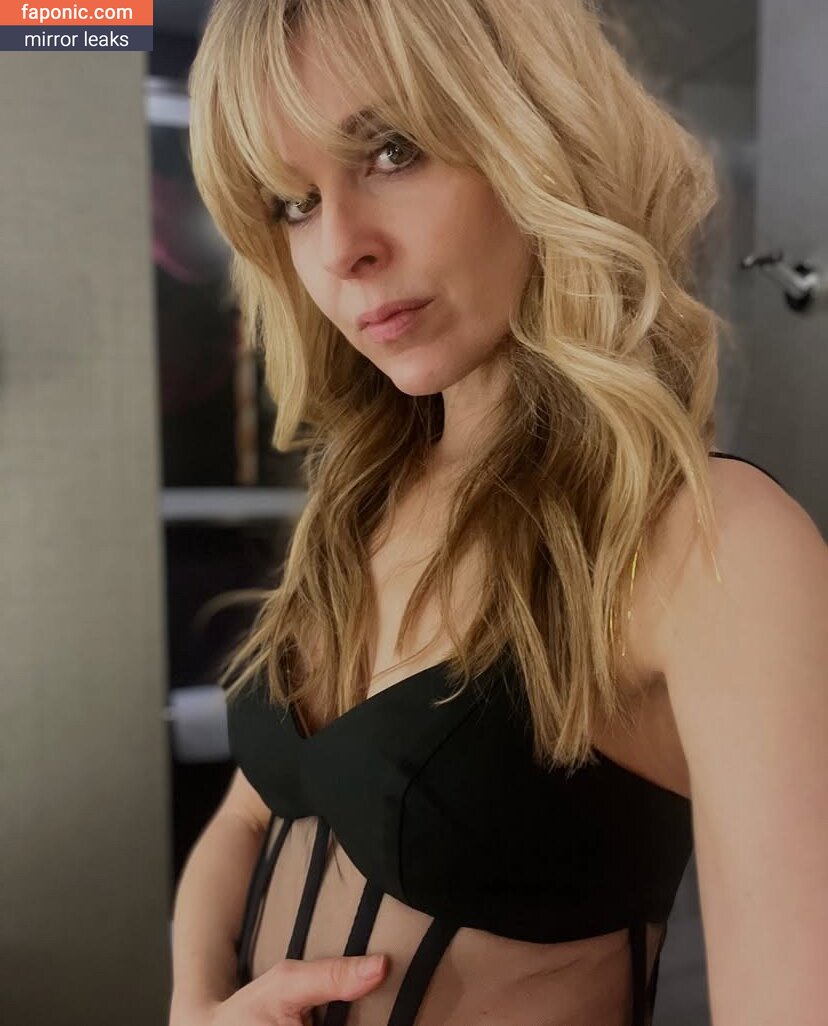 Cara Buono