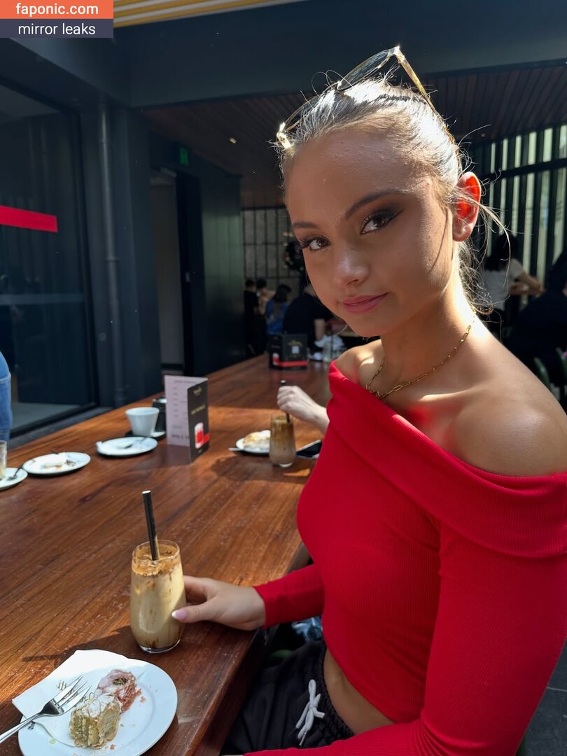 Chelsea Mayer / chelsea.m.2007 / chelsea.m.07