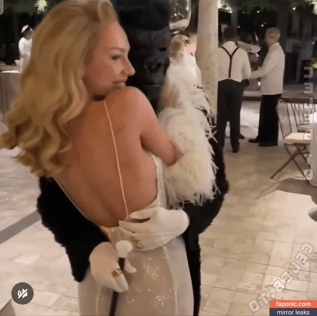 Ester Exp&oacute;sito