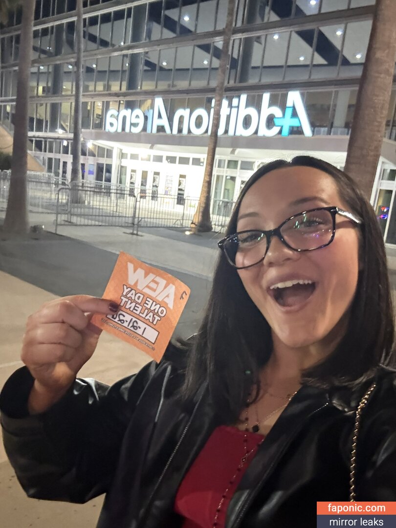 Izzy Moreno / ItsIzzyMania