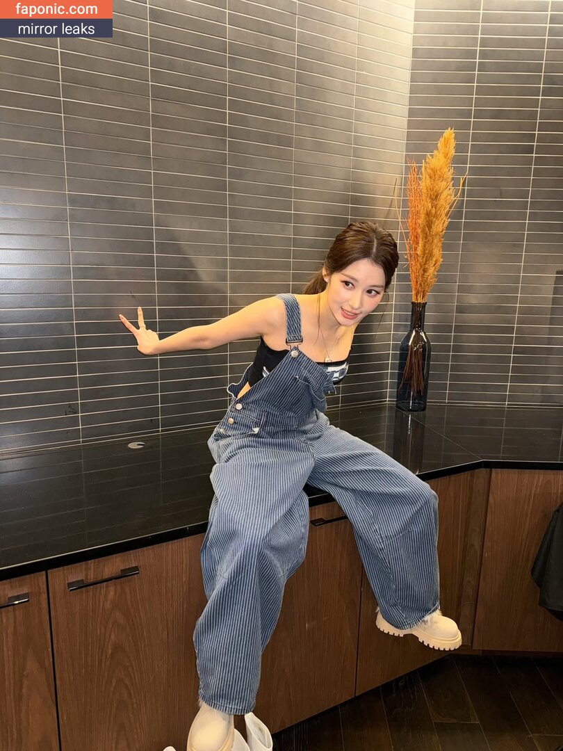 Minatozaki Sana (TWICE)